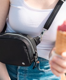 pacsafe（パックセーフ）の「pacsafe/パックセーフ W Micro sling/マイクロスリング（ショルダーバッグ）」