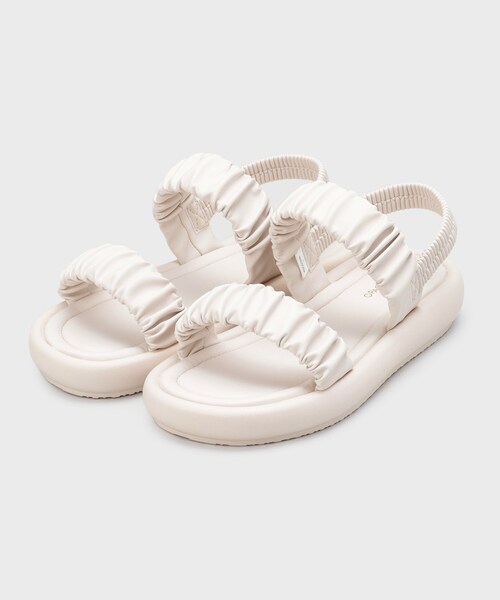 OPAQUE.CLIP（オペークドットクリップ）の「ギャザーベルトデザインサンダル（サンダル・レディース・ブラック/アイボリー・02/03）」の4枚目の写真