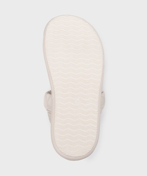 OPAQUE.CLIP（オペークドットクリップ）の「ギャザーベルトデザインサンダル（サンダル・レディース・ブラック/アイボリー・02/03）」の8枚目の写真