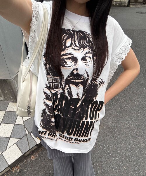 CIAOPANIC（チャオパニック）の「袖レースロゴノースリーブビッグTEE（Tシャツ/カットソー・レディース・チャコールグレー/イエロー/グレー/ホワイト・ONE SIZE）」の2枚目の写真