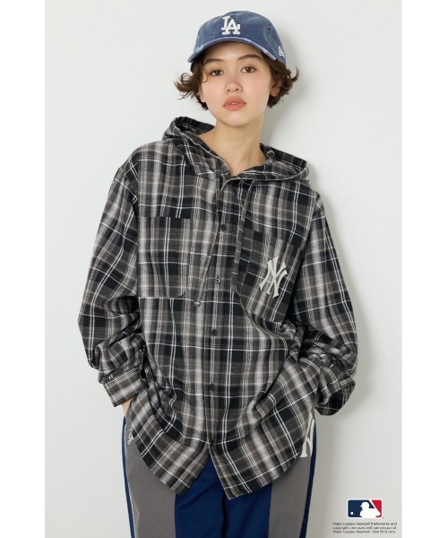 RODEO CROWNS WIDE BOWL（ロデオクラウンズワイドボウル）の「(MLB)フードチェックシャツ（シャツ/ブラウス・レディース・ブラック系その他/ブラウン系その他/ブルー系その他・FREE）」の2枚目の写真