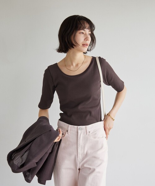 green label relaxing(グリーンレーベルリラクシング)の「カップデザインネックTシャツ / カップインナー(Tシャツ/カットソー・レディース・ブラック/ダークブラウン/オフホワイト・S/M)」の15枚目の写真