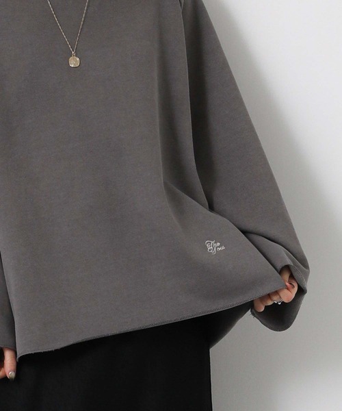 Gready Brilliant（グレディブリリアン）の「ピグメントボートネックカットソー（Tシャツ/カットソー・レディース・ベージュ/チャコールグレー・38）」の11枚目の写真