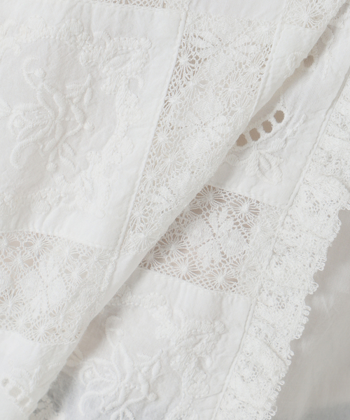 crinkle crinkle crinkle（クリンクルクリンクルクリンクル）の「crinkle crinkle crinkle SLOBE別注 front tapestry 2way blouse 【手洗い可能】（シャツ/ブラウス・レディース・ブラック/ホワイト・FREE）」の3枚目の写真