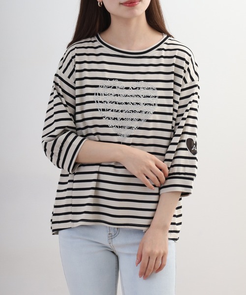 EGLANTINE(エグランティーヌ)の「EGLANTINE 英字ハート刺繍5分袖カットソー(Tシャツ/カットソー・レディース・サンドベージュ/オフホワイト/ブラック/ブラック×ホワイト・38)」の2枚目の写真