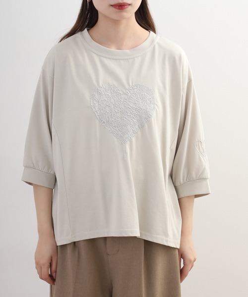 EGLANTINE(エグランティーヌ)の「EGLANTINE 英字ハート刺繍5分袖カットソー(Tシャツ/カットソー・レディース・サンドベージュ/オフホワイト/ブラック/ブラック×ホワイト・38)」の11枚目の写真