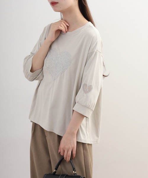 EGLANTINE(エグランティーヌ)の「EGLANTINE 英字ハート刺繍5分袖カットソー(Tシャツ/カットソー・レディース・サンドベージュ/オフホワイト/ブラック/ブラック×ホワイト・38)」の8枚目の写真