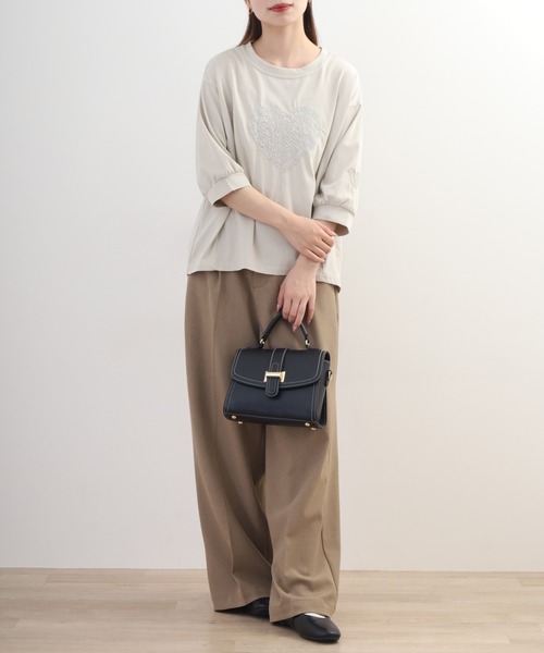 EGLANTINE(エグランティーヌ)の「EGLANTINE 英字ハート刺繍5分袖カットソー(Tシャツ/カットソー・レディース・サンドベージュ/オフホワイト/ブラック/ブラック×ホワイト・38)」の9枚目の写真