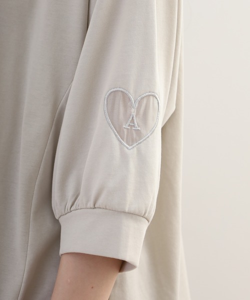 EGLANTINE(エグランティーヌ)の「EGLANTINE 英字ハート刺繍5分袖カットソー(Tシャツ/カットソー・レディース・サンドベージュ/オフホワイト/ブラック/ブラック×ホワイト・38)」の15枚目の写真