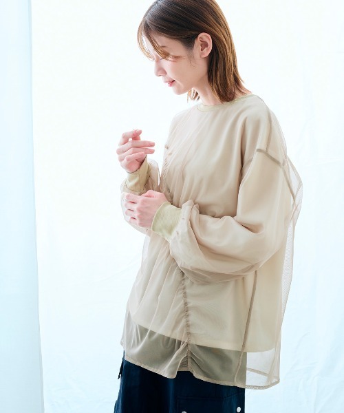 IEDIT(イディット)の「IEDIT 華やかモードに着映えする チュールを重ねたドッキングブラウス(Tシャツ/カットソー・レディース・ライトベージュ/ライトグレー・LL/3L/L/M/S)」の1枚目の写真