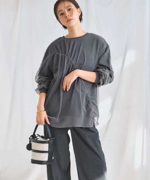 IEDIT(イディット)の「IEDIT 華やかモードに着映えする チュールを重ねたドッキングブラウス(Tシャツ/カットソー・レディース・ライトベージュ/ライトグレー・LL/3L/L/M/S)」の2枚目の写真