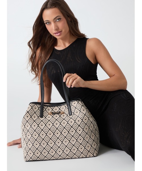 SOPHIA Large Tote トートバッグ | GUESS(ゲス) JAPAN 公式オンライン