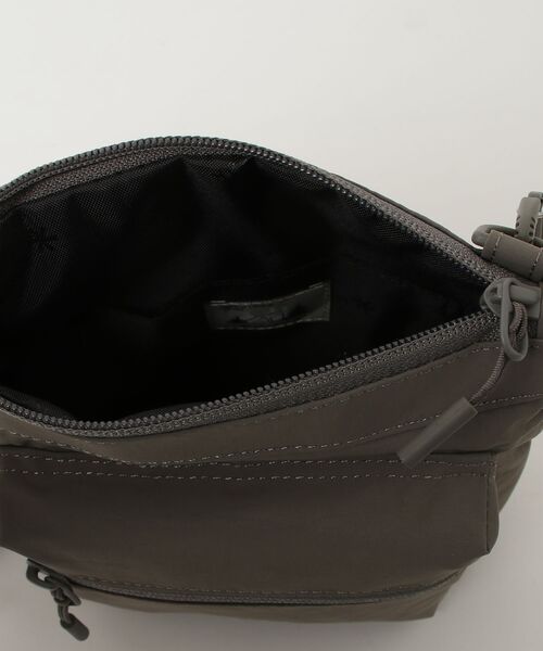 Snow Peak（スノーピーク）の「Snow Peak / Cample Mini Sacoche 1.5L キャンプル ミニサコッシュ 海外限定（ショルダーバッグ・メンズ・ライトベージュ/ブラック/マスタード/ダークカーキ・ONE SIZE）」の17枚目の写真