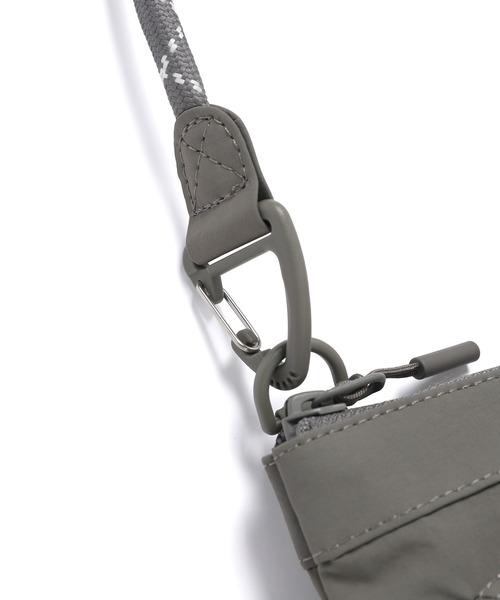 Snow Peak（スノーピーク）の「Snow Peak / Cample Mini Sacoche 1.5L キャンプル ミニサコッシュ 海外限定（ショルダーバッグ・メンズ・ライトベージュ/ブラック/マスタード/ダークカーキ・ONE SIZE）」の5枚目の写真