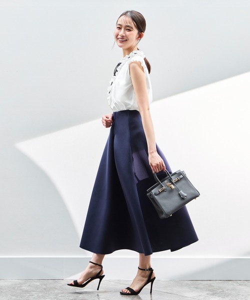 RUIRUE BOUTIQUE(ルイルエブティック)の「洗える ストレッチ | フリルカラー × グログランリボン パール ブラウス | トップス・半袖ブラウス・きれいめブラウス・オフィスカジュアルブラウス・フリルブラウス(シャツ/ブラウス・レディース・ホワイト/ダークグレー/ライトベージュ/ブラック・L/M)」の9枚目の写真