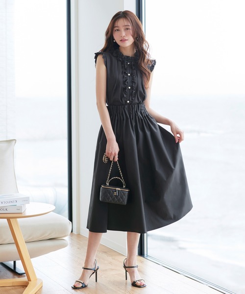 RUIRUE BOUTIQUE(ルイルエブティック)の「洗える ストレッチ | フリルカラー × グログランリボン パール ブラウス | トップス・半袖ブラウス・きれいめブラウス・オフィスカジュアルブラウス・フリルブラウス(シャツ/ブラウス・レディース・ホワイト/ダークグレー/ライトベージュ/ブラック・L/M)」の11枚目の写真