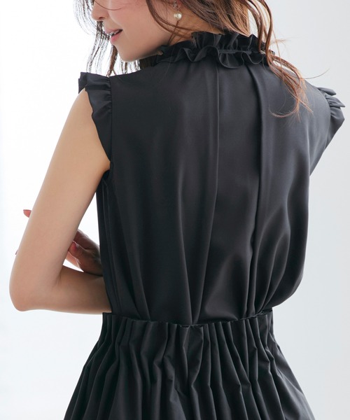 RUIRUE BOUTIQUE(ルイルエブティック)の「洗える ストレッチ | フリルカラー × グログランリボン パール ブラウス | トップス・半袖ブラウス・きれいめブラウス・オフィスカジュアルブラウス・フリルブラウス(シャツ/ブラウス・レディース・ホワイト/ダークグレー/ライトベージュ/ブラック・L/M)」の12枚目の写真