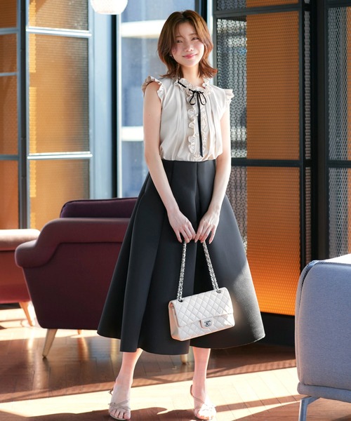 RUIRUE BOUTIQUE(ルイルエブティック)の「洗える ストレッチ | フリルカラー × グログランリボン パール ブラウス | トップス・半袖ブラウス・きれいめブラウス・オフィスカジュアルブラウス・フリルブラウス(シャツ/ブラウス・レディース・ホワイト/ダークグレー/ライトベージュ/ブラック・L/M)」の20枚目の写真