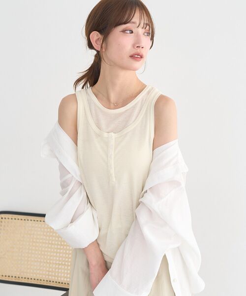 earth music&ecology（アースミュージックアンドエコロジー）の「シアーフライスレイヤードタンクトップ（タンクトップ・レディース・ブラック/ライトブルー/アイボリー/杢グレー・FREE）」の2枚目の写真