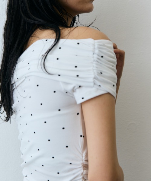 DRWCYS(ドロシーズ)の「ドットギャザーオフショルトップス(Tシャツ/カットソー・レディース・ホワイト/ブラック・FREE)」の7枚目の写真