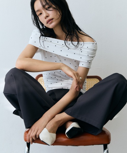 DRWCYS(ドロシーズ)の「ドットギャザーオフショルトップス(Tシャツ/カットソー・レディース・ホワイト/ブラック・FREE)」の8枚目の写真