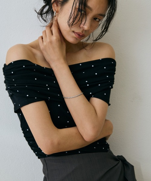 DRWCYS(ドロシーズ)の「ドットギャザーオフショルトップス(Tシャツ/カットソー・レディース・ホワイト/ブラック・FREE)」の12枚目の写真