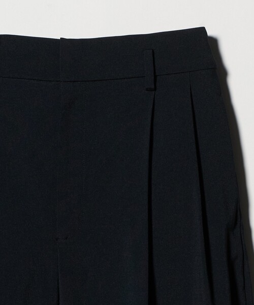 UNITED ARROWS(ユナイテッドアローズ)の「タック テーパード クロップド パンツ(スラックス・レディース・ネイビー/ダークグレー/オフホワイト・36/38)」の18枚目の写真