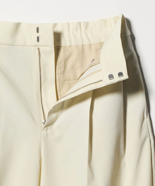 UNITED ARROWS(ユナイテッドアローズ)の「タック テーパード クロップド パンツ(スラックス・レディース・ネイビー/ダークグレー/オフホワイト・36/38)」の10枚目の写真