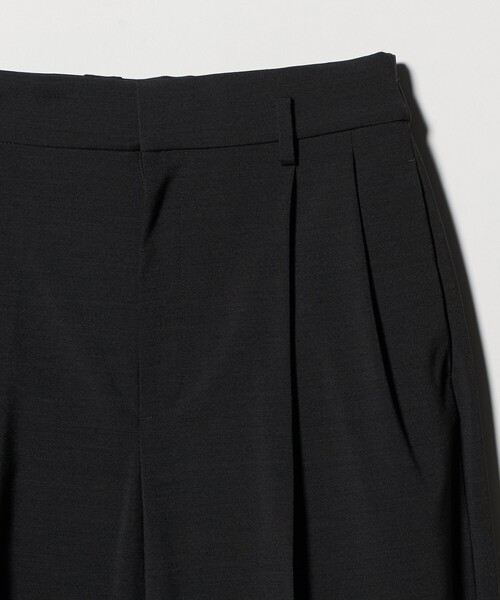UNITED ARROWS(ユナイテッドアローズ)の「タック テーパード クロップド パンツ(スラックス・レディース・ネイビー/ダークグレー/オフホワイト・36/38)」の7枚目の写真
