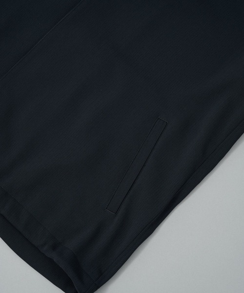 UNITED TOKYO（ユナイテッドトウキョウ）の「【接触冷感】COLD DRY PLEATS コーチブルゾン（シャツ/ブラウス・メンズ・ネイビー/ブラック/ダークグレー・1/2）」の12枚目の写真