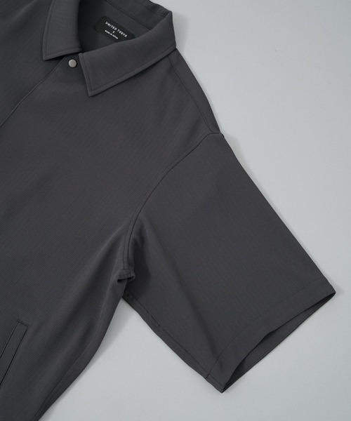 UNITED TOKYO（ユナイテッドトウキョウ）の「【接触冷感】COLD DRY PLEATS コーチブルゾン（シャツ/ブラウス・メンズ・ネイビー/ブラック/ダークグレー・1/2）」の17枚目の写真
