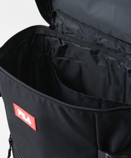 FILA(フィラ)の「【FILA/フィラ】【通勤・通学などデイリー使いに◎ 20L A4サイズ対応】スクエアデイパック PCポケット 部活 韓国ファッション ストリート(バックパック/リュック・メンズ・ブラック/レッド・FREE)」の12枚目の写真