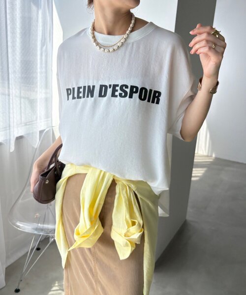 DouDou（ドゥドゥ）の「PLEIN D'ESPOIR ジョーゼット半袖ロゴTEE（シャツ/ブラウス・レディース・オフホワイト/チャコールグレー/ライトグレー・FREE）」の2枚目の写真