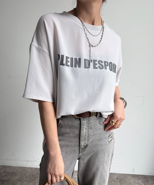 DouDou(ドゥドゥ)の「PLEIN D'ESPOIR ジョーゼット半袖ロゴTEE(シャツ/ブラウス・レディース・オフホワイト/チャコールグレー/ライトグレー/ブラウン・FREE)」の9枚目の写真
