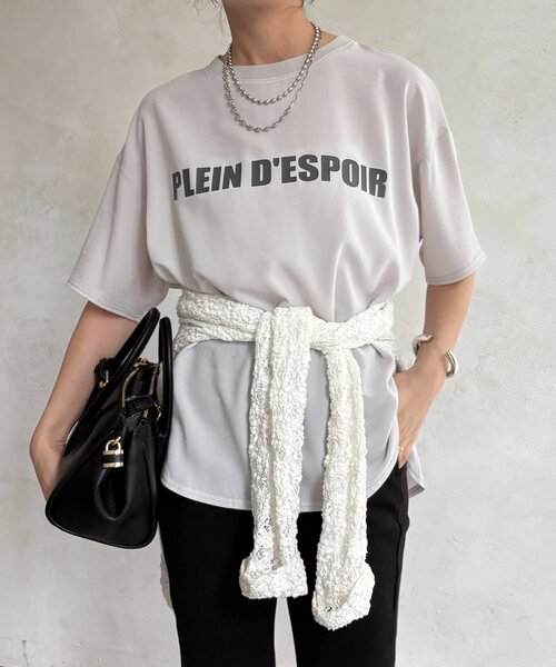 DouDou(ドゥドゥ)の「PLEIN D'ESPOIR ジョーゼット半袖ロゴTEE(シャツ/ブラウス・レディース・オフホワイト/チャコールグレー/ライトグレー/ブラウン・FREE)」の16枚目の写真