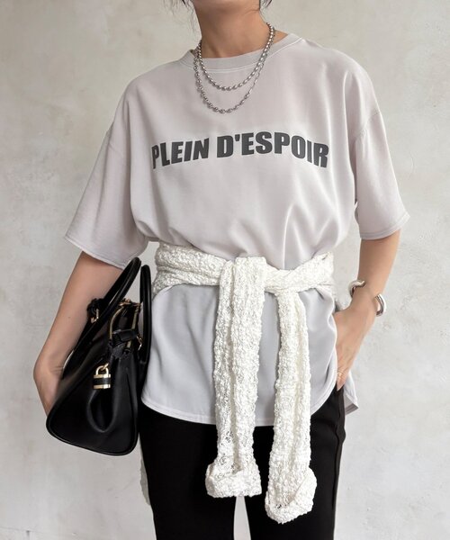 DouDou（ドゥドゥ）の「PLEIN D'ESPOIR ジョーゼット半袖ロゴTEE（シャツ/ブラウス・レディース・オフホワイト/チャコールグレー/ライトグレー・FREE）」の4枚目の写真