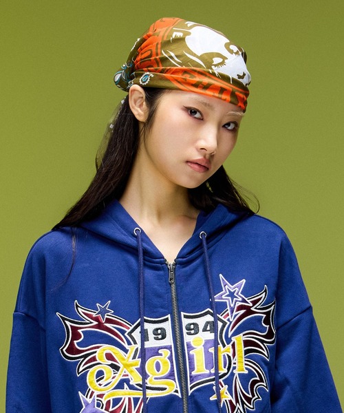 X-girl(エックスガール)の「SHEER FACE SCARF(バンダナ/スカーフ・レディース・ブラウン/ブラック・ONE SIZE)」の3枚目の写真