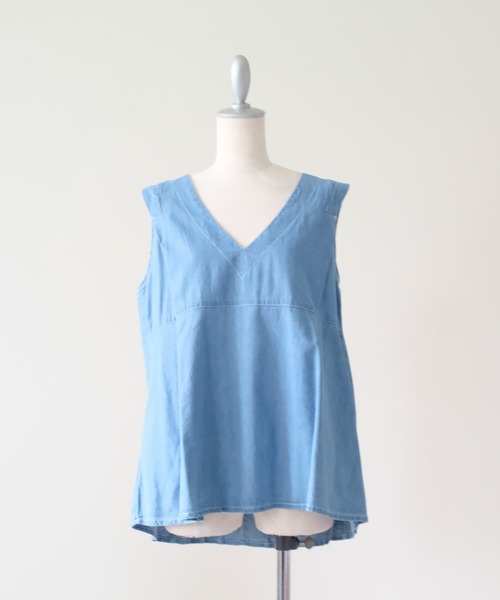 DOLLUPOOPS（ドールアップウップス）の「Back Pleats Denim Sleeveless Top(バックプリーツデニムノースリーブトップス)（ベスト・レディース・ブルー・38）」の5枚目の写真