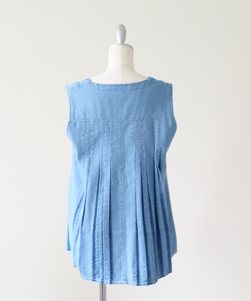 DOLLUPOOPS（ドールアップウップス）の「Back Pleats Denim Sleeveless Top(バックプリーツデニムノースリーブトップス)（ベスト・レディース・ブルー・38）」の7枚目の写真