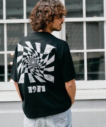 Chester（チェスター）の「mt10556- do your own thing ディストーションチェッカー バックプリントTシャツ(10024)（Tシャツ/カットソー）」