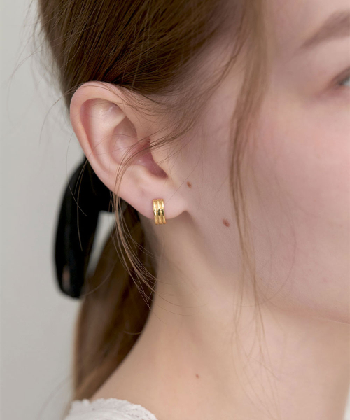 HALDEN（ハルデン）の「line hoop one touch earrings (E066_gold small)（ピアス（両耳用）・レディース・その他・FREE）」の3枚目の写真