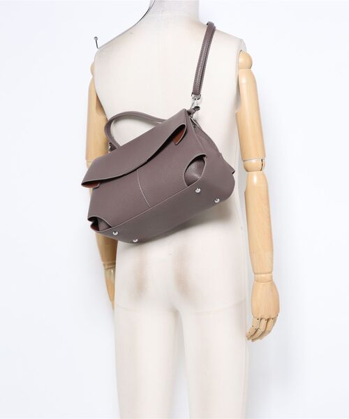 LAULEN(ローレン)の「curve flap 2way handbag / カーブフラップ 2wayハンドバッグ(ハンドバッグ・レディース・アイボリー/ブルー/ブラウン/モカ/グレー/ブラック・FREE)」の7枚目の写真