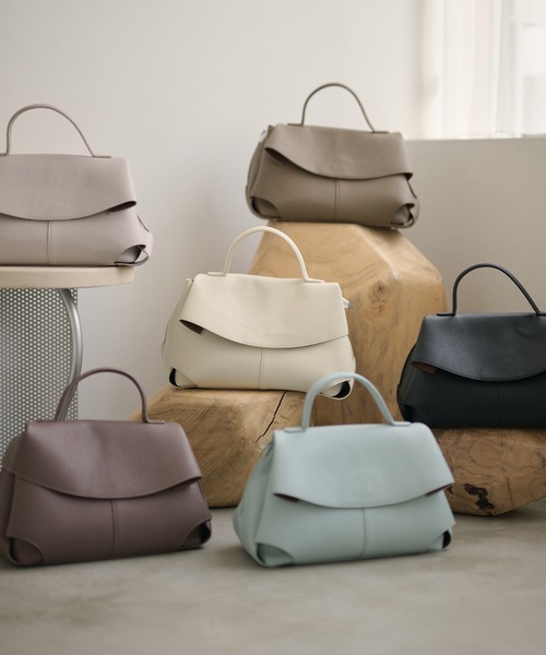 LAULEN(ローレン)の「curve flap 2way handbag / カーブフラップ 2wayハンドバッグ(ハンドバッグ・レディース・アイボリー/ブルー/ブラウン/モカ/グレー/ブラック・FREE)」の2枚目の写真