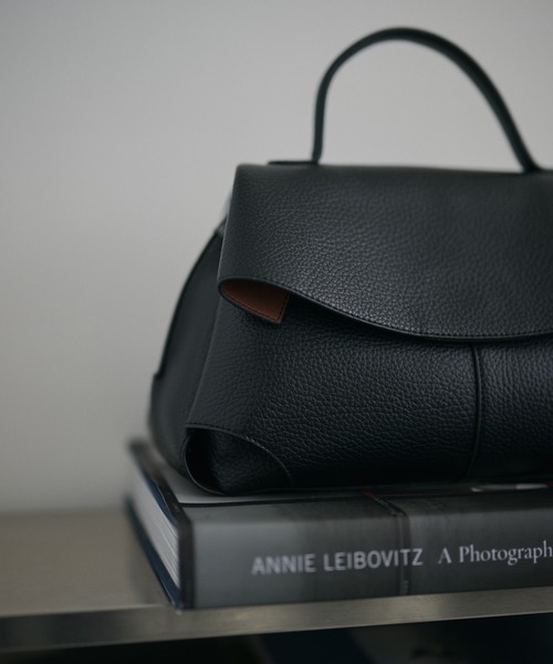 LAULEN(ローレン)の「curve flap 2way handbag / カーブフラップ 2wayハンドバッグ(ハンドバッグ・レディース・アイボリー/ブルー/ブラウン/モカ/グレー/ブラック・FREE)」の12枚目の写真