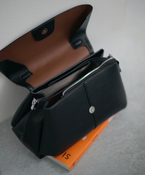 LAULEN(ローレン)の「curve flap 2way handbag / カーブフラップ 2wayハンドバッグ(ハンドバッグ・レディース・アイボリー/ブルー/ブラウン/モカ/グレー/ブラック・FREE)」の11枚目の写真