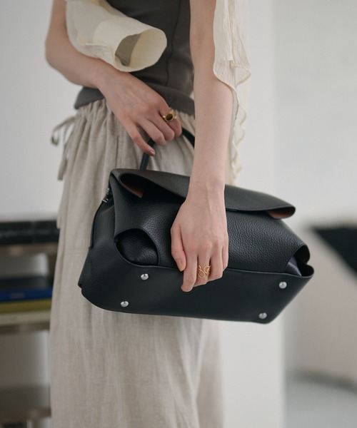 LAULEN(ローレン)の「curve flap 2way handbag / カーブフラップ 2wayハンドバッグ(ハンドバッグ・レディース・アイボリー/ブルー/ブラウン/モカ/グレー/ブラック・FREE)」の17枚目の写真