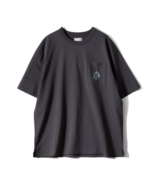 HORLISUN(ホーリーサン)の「Lawrence Short Embroidery T-shirt - Native American Charcoal(Tシャツ/カットソー・メンズ・その他・SMALL/MEDIUM/LARGE)」の1枚目の写真