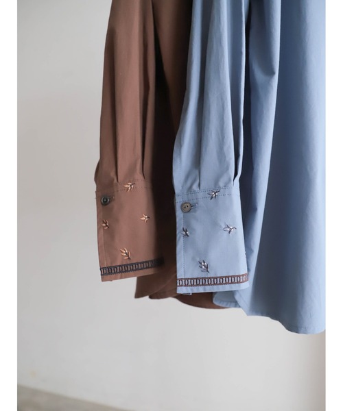 FIL DE FER(フィルデフェール)の「パーツ刺繍コットン ロングシャツ(シャツ/ブラウス・レディース・ブルーグレー/ブラウン・FREE)」の6枚目の写真