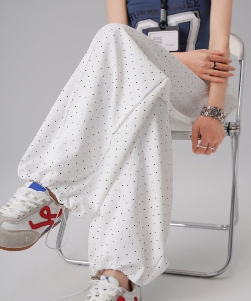 Riff(リフ)の「ドット柄フリルウエストワイドパンツ(その他パンツ・レディース・ライトベージュ/チャコールグレー/ホワイト/ライトグレー・L/M/S)」の11枚目の写真