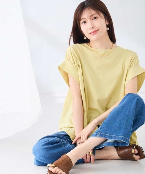 a.v.v(アーヴェヴェ)の「ボリュームスリーブフレアカットソー(Tシャツ/カットソー・レディース・ネイビー/グリーン/クリーム・38/40)」の2枚目の写真